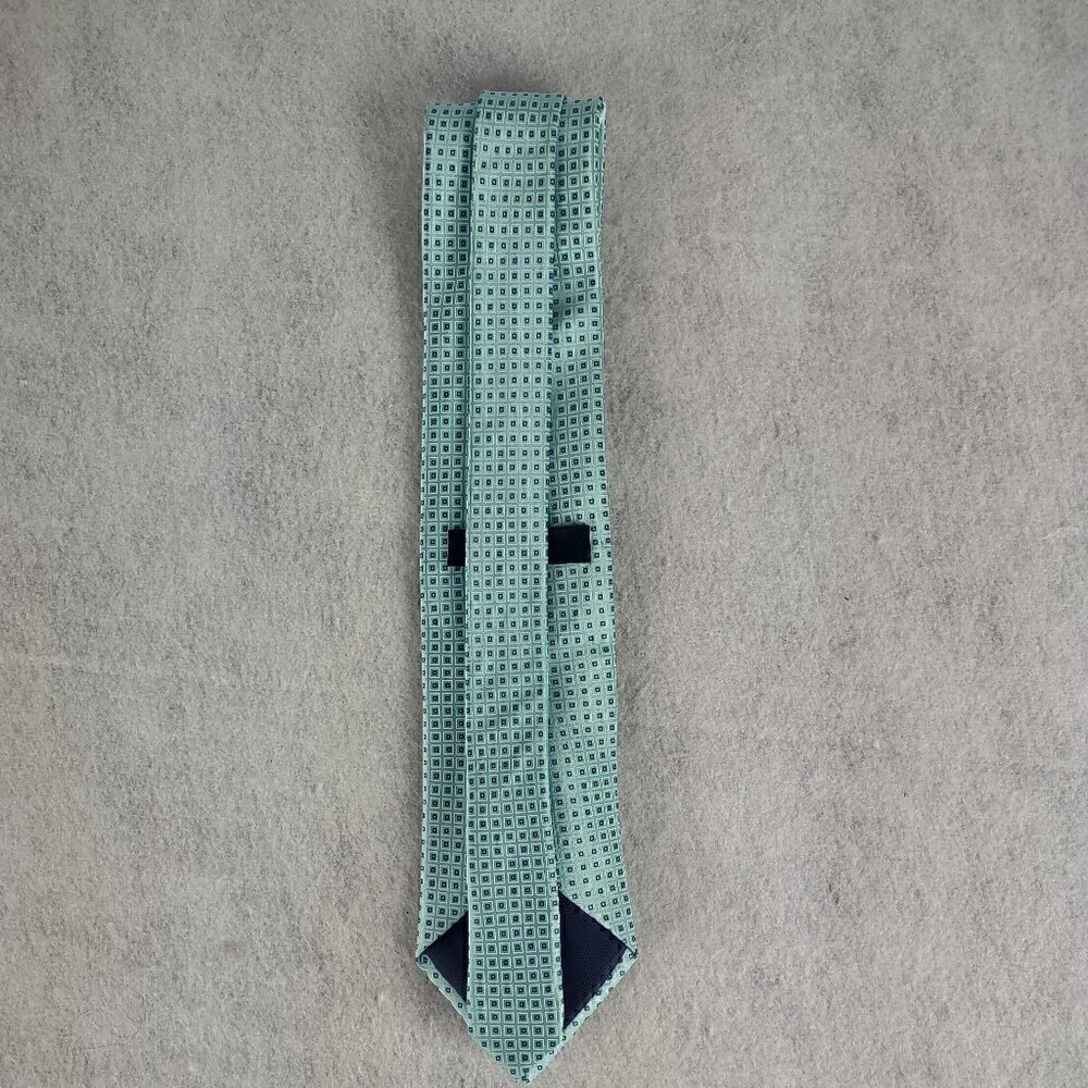Izod Men's Very Light Blue, White, Blue Square Patterned 100% Silk Necktie - Picture 3 of 8